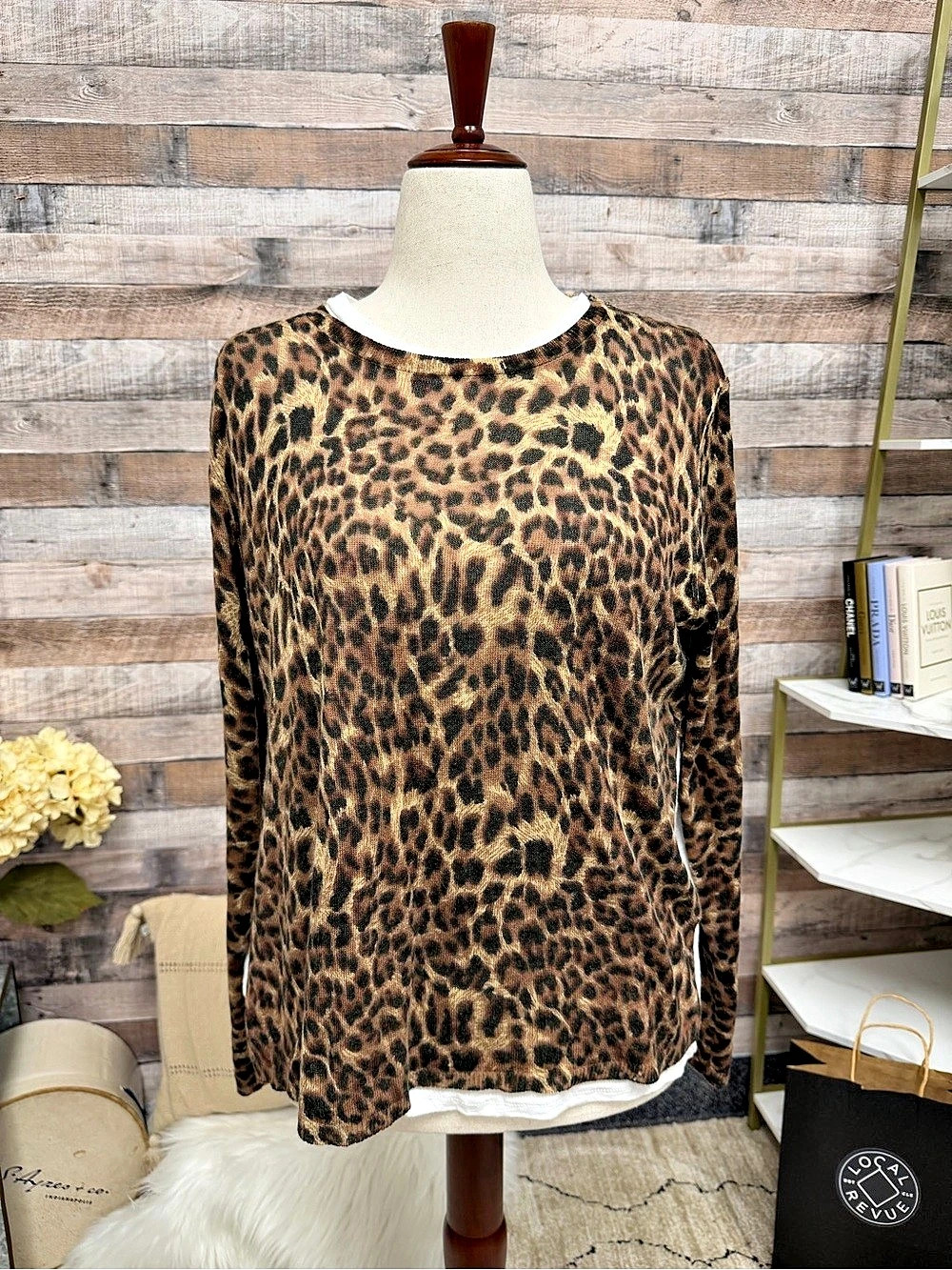 Olivaceous cheetah print w/ white layer long sleeve top L